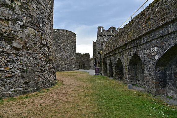 The walkway between the walls at Beaumaris Castle