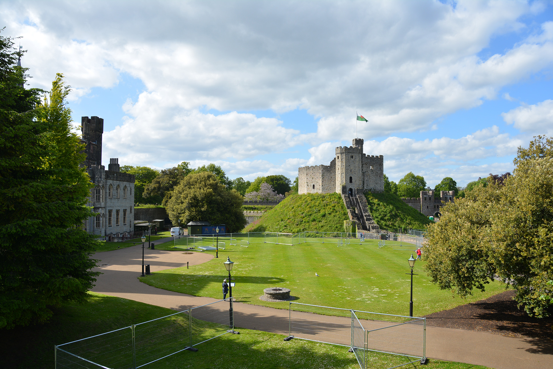 Capital of wales. Кардифф. Cardiff Wales. Кардиффский замок. Кардифф столица.